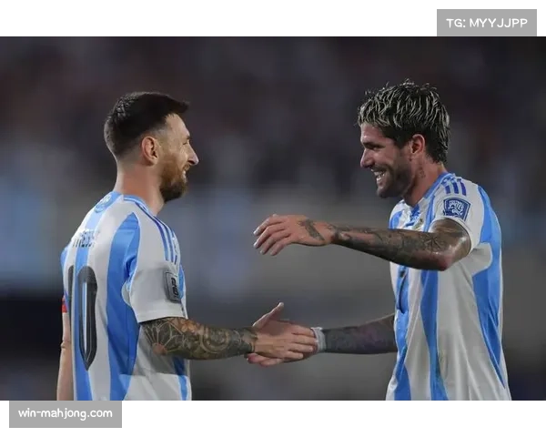 德保罗：梅西续约令人欣喜 他将是独一无二的球员